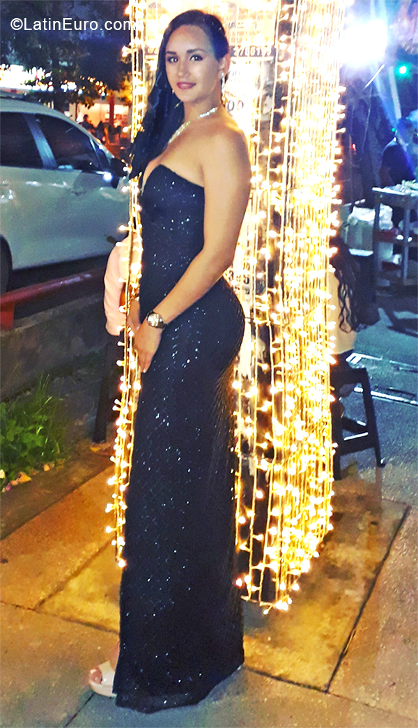 Date this tall Colombia girl Dayana from Cali CO24833