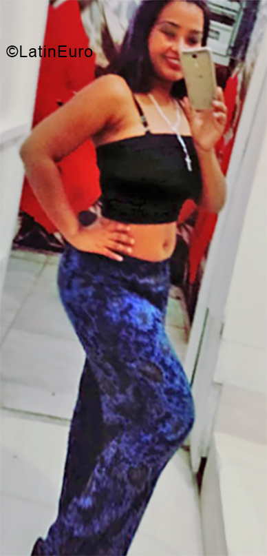 Date this good-looking Dominican Republic girl Carolina from Santo Domingo DO34013