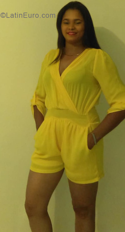Date this pretty Dominican Republic girl Alba from Higuey DO34021