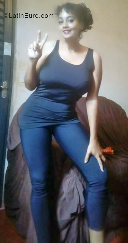 Date this charming Brazil girl Dany from Goiania BR10772