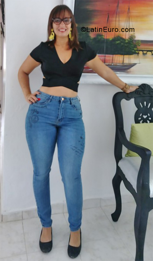 Date this nice looking Dominican Republic girl Maria from Santo Domingo DO34052
