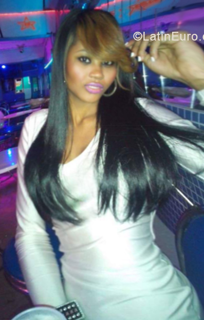 Date this athletic Dominican Republic girl Nicki from Santo Domingo DO34053