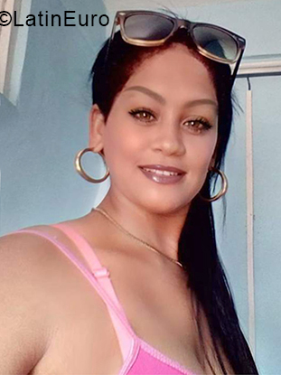 Date this sensual Cuba girl Leonor from Guantanamo CU484
