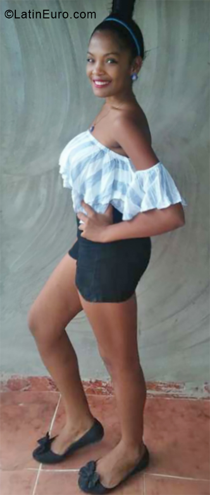 Date this attractive Dominican Republic girl Rosa from Hato Mayor Del Rey DO34092