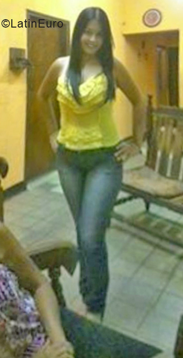 Date this attractive Venezuela girl Dalila from CORO VE2178