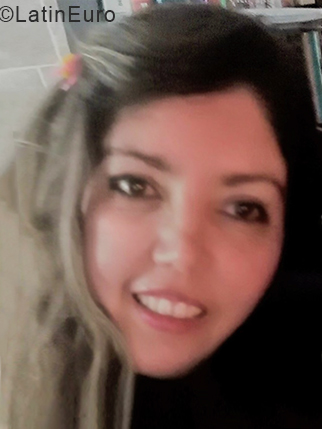 Date this voluptuous Venezuela girl Iris from Caracas VE2211