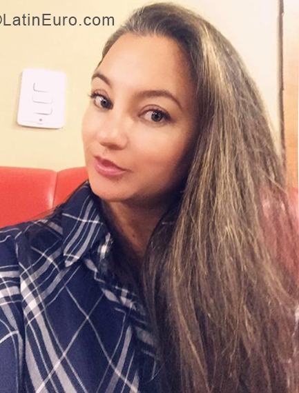 Date this sultry Colombia girl Sandra from Armenia CO25093