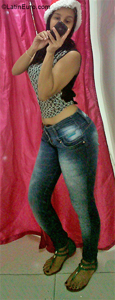 Date this cute Venezuela girl Roselin from Valencia VE2215