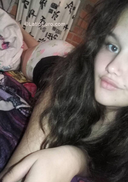 Date this foxy Colombia girl Alyn from Medellin CO25105