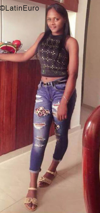 Date this hard body Dominican Republic girl Yilenny from Santo Domingo DO34310