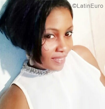 Date this pretty Dominican Republic girl Santa from Santo Domingo DO34358