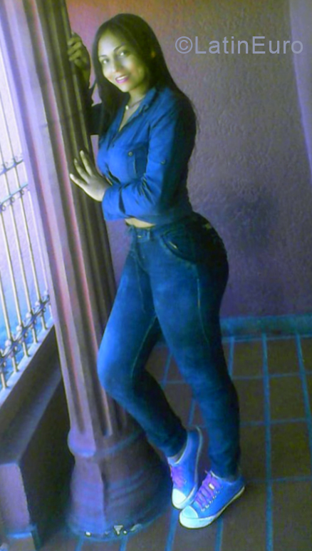 Date this hard body Venezuela girl Yamilanis from Bolivar VE2256