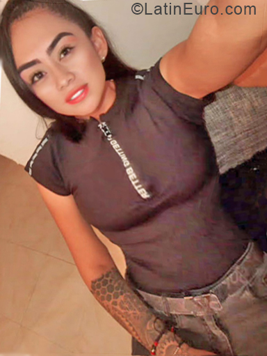 Date this voluptuous Colombia girl Alexa from Cali CO25148