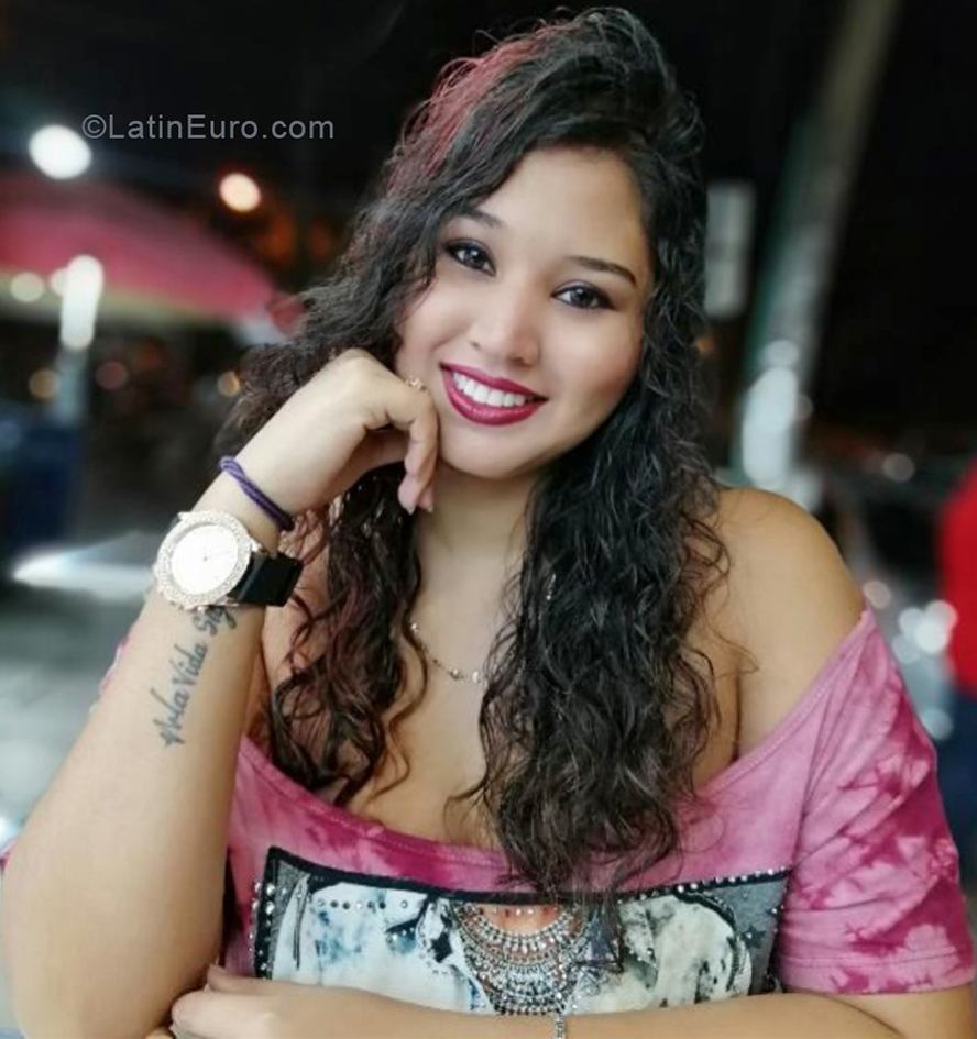 Date this sultry Colombia girl Colombiana from Medellin CO25156