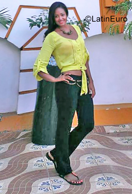 Date this fun Colombia girl Canela from Cali CO25176