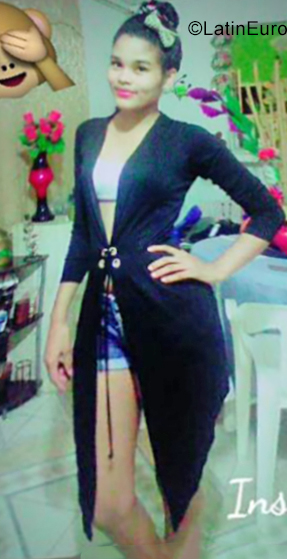 Date this attractive Colombia girl Paola from Barranquilla CO25191