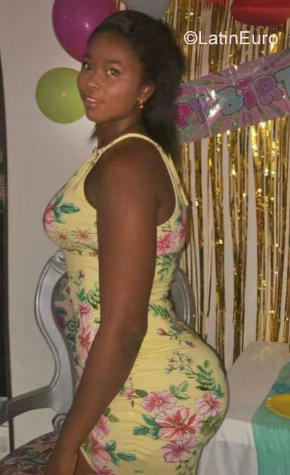 Date this exotic Colombia girl Yaris from Cali CO25201