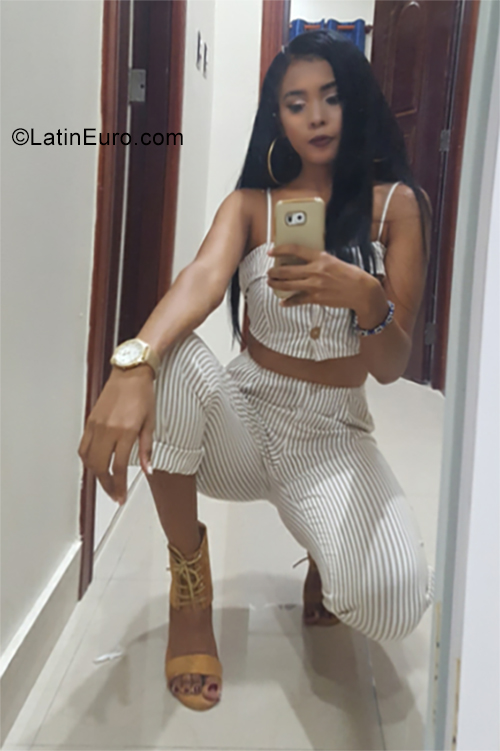 Date this hard body Dominican Republic girl Hieliani from Puerto Plata DO34490