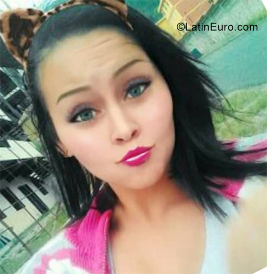 Date this nice looking Venezuela girl Estefania from Merida VE2289