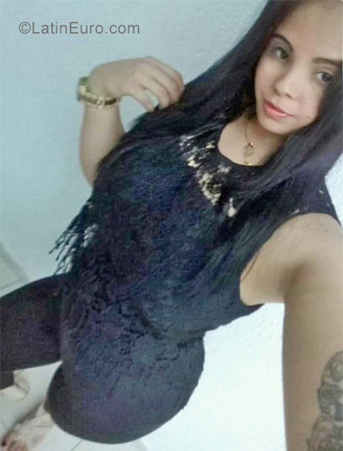 Date this hard body Venezuela girl Mia from Maracaibo VE2294