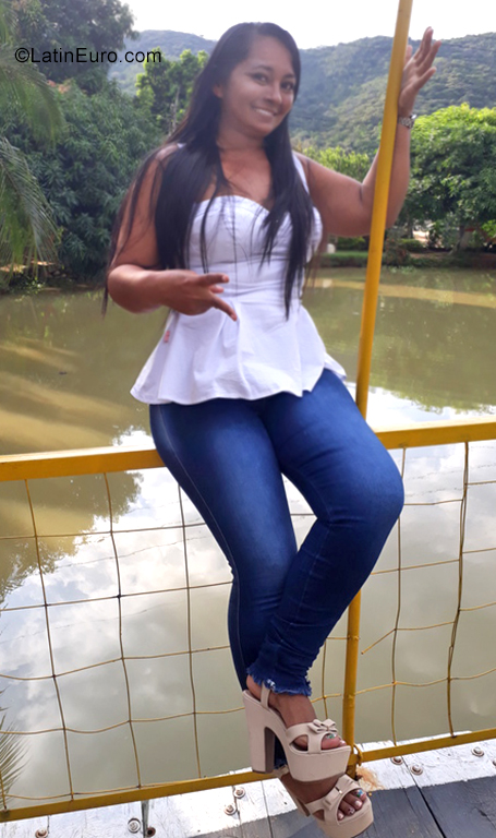 Date this tall Colombia girl Derly from Cucuta CO25225