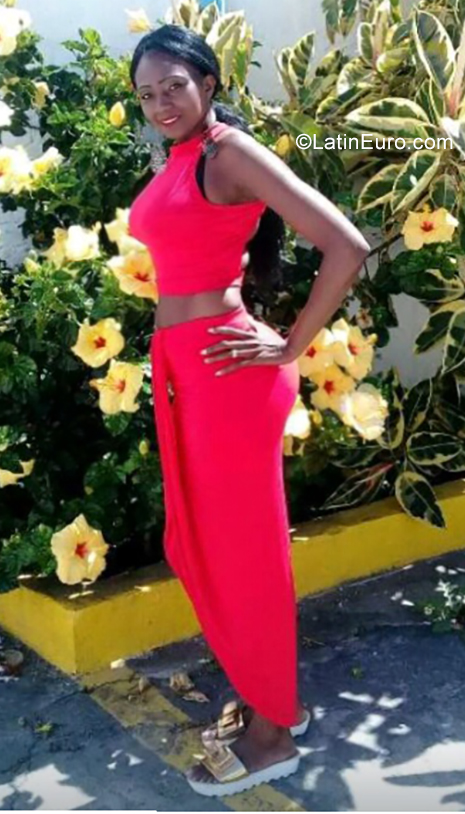 Date this passionate Colombia girl Nohemi from Cali CO26118