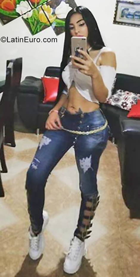 Date this charming Colombia girl Vanesa from Medellin CO25244