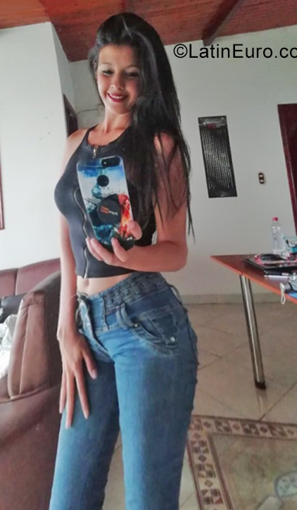Date this georgeous Colombia girl Sara from Bucaramanga CO25246