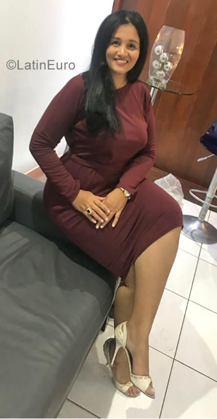 Date this good-looking Dominican Republic girl Tamara from Santo Domingo DO34560