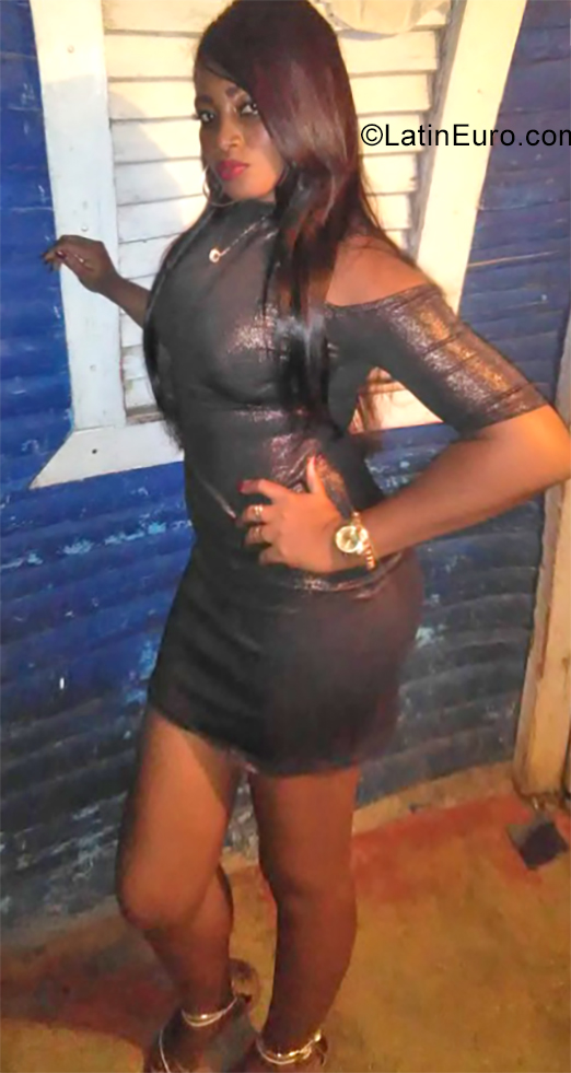 Date this sensual Dominican Republic girl Evelin from Santo Domingo DO34568