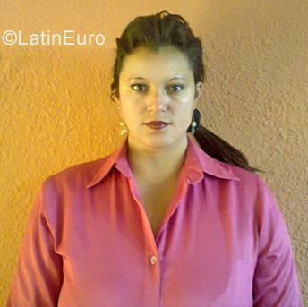 Date this voluptuous Ecuador girl Guisela from Quito EC321