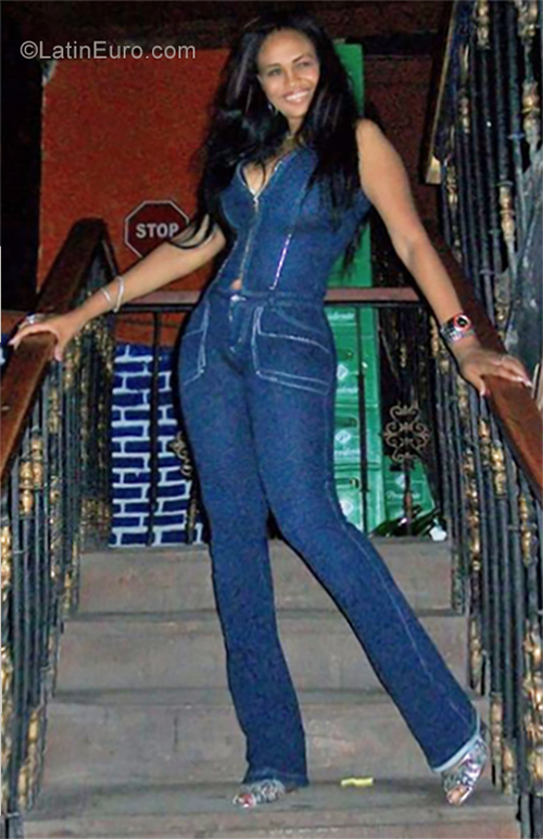 Date this gorgeous Dominican Republic girl Jadelin from Santo Domingo DO34643