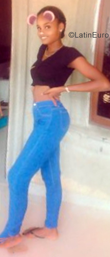 Date this happy Dominican Republic girl Paulina from Santo Domingo DO34652