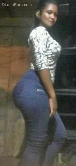 Date this cute Venezuela girl Yessica from Ciudad Guayana VE2419