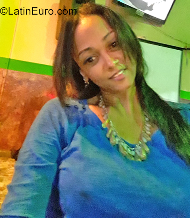 Date this foxy Dominican Republic girl Valencia from Santo Domingo DO34703