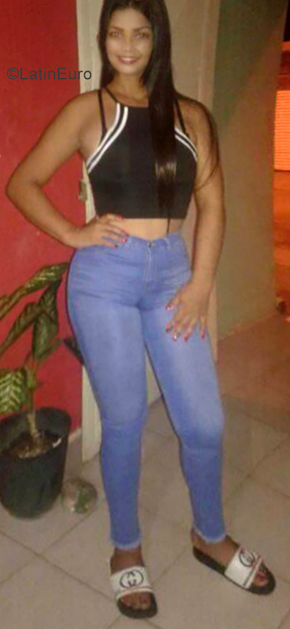 Date this foxy Venezuela girl Karla from Cumana VE2370