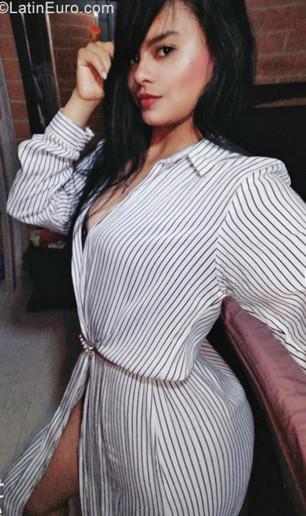 Date this foxy Colombia girl Camila from Bogota CO25333