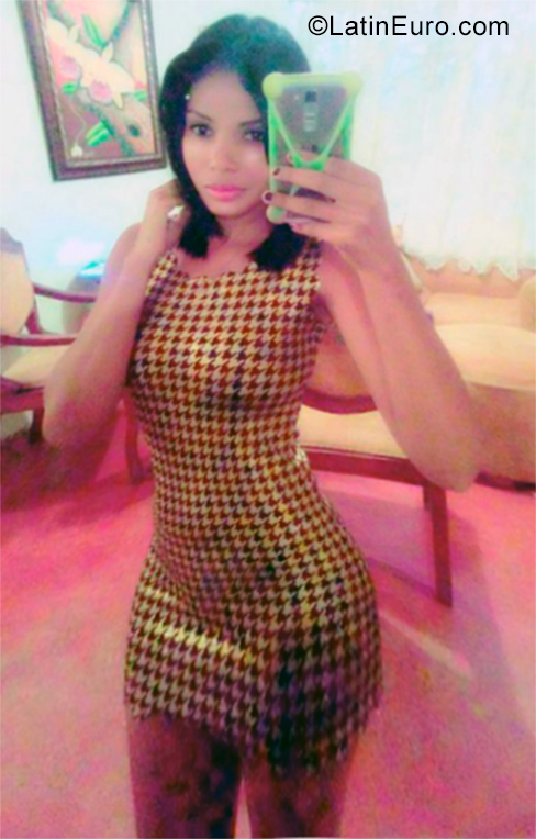 Date this happy Dominican Republic girl Yafreisy from Santo Domingo DO35099