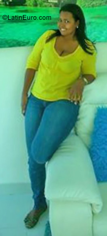 Date this georgeous Dominican Republic girl Yoselin from Santo Domingo DO34784