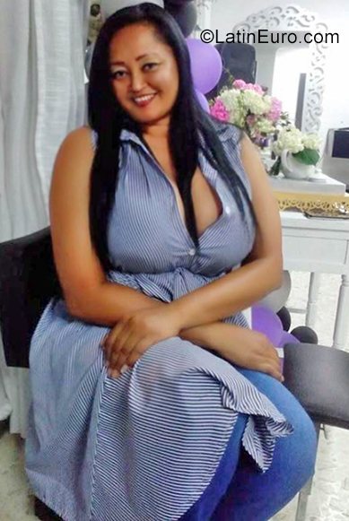 Date this hot Colombia girl Margarita from Cali CO25374