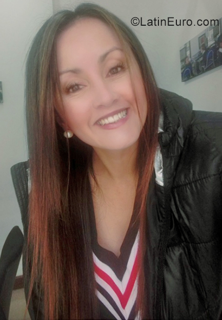 Date this cute Colombia girl Dora from Bogota CO25395