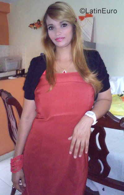Date this voluptuous Dominican Republic girl Deruy from Santo Domingo Este DO34876