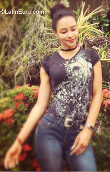 Date this hot Dominican Republic girl Jasileny from Santo Domingo DO34922