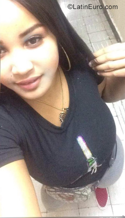 Date this beautiful Dominican Republic girl Winifer from Santo Domingo DO34962