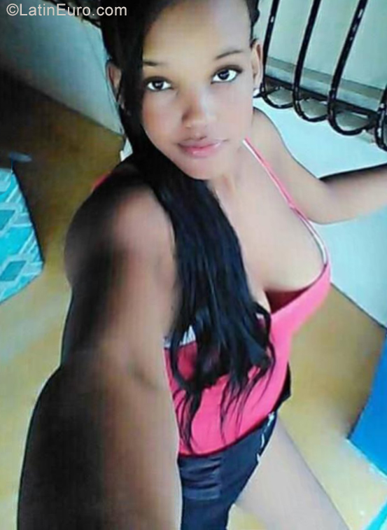 Date this sultry Dominican Republic girl Belkis from Santiago DO34974