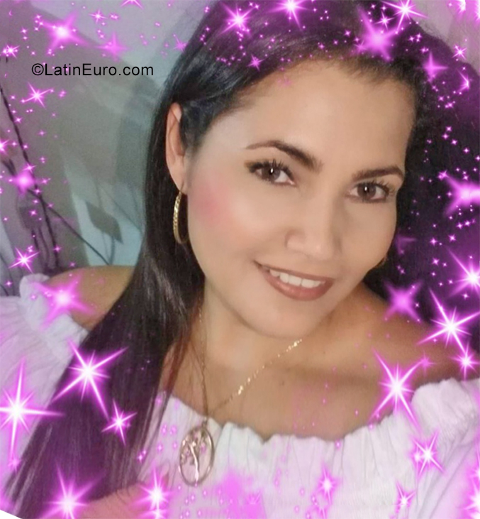 Date this sultry Colombia girl ESPERANZA from Bucaramanga CO25465