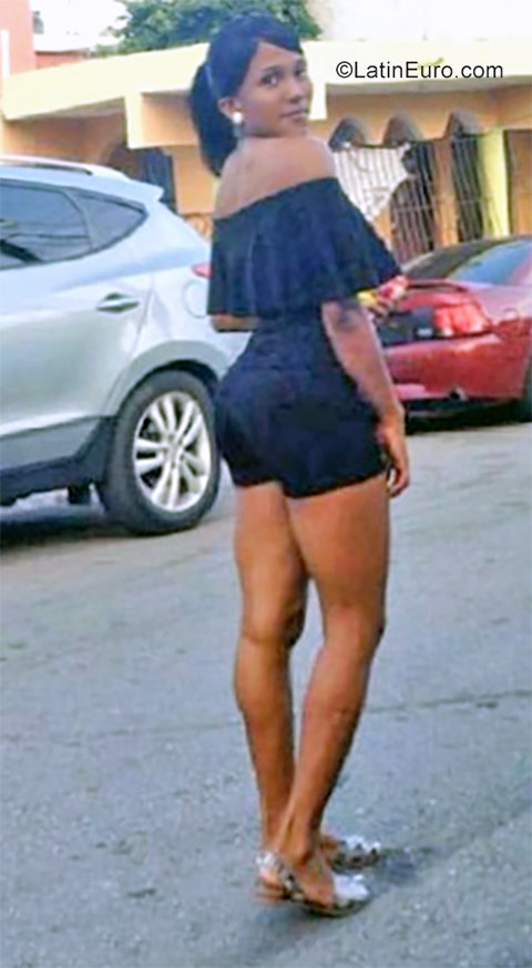 Date this passionate Dominican Republic girl Esther from La Romana DO35002