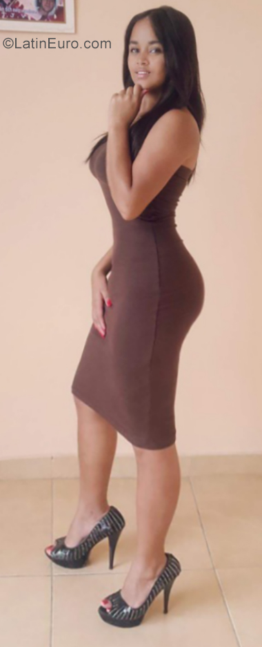 Date this stunning Dominican Republic girl Rosa from Bonao DO35007