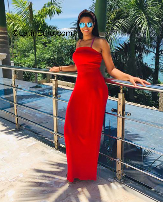 Date this pretty Dominican Republic girl Yeimy from Mao DO35011