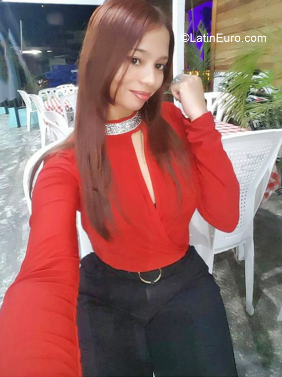 Date this happy Dominican Republic girl Michele from Santo Domingo DO35058